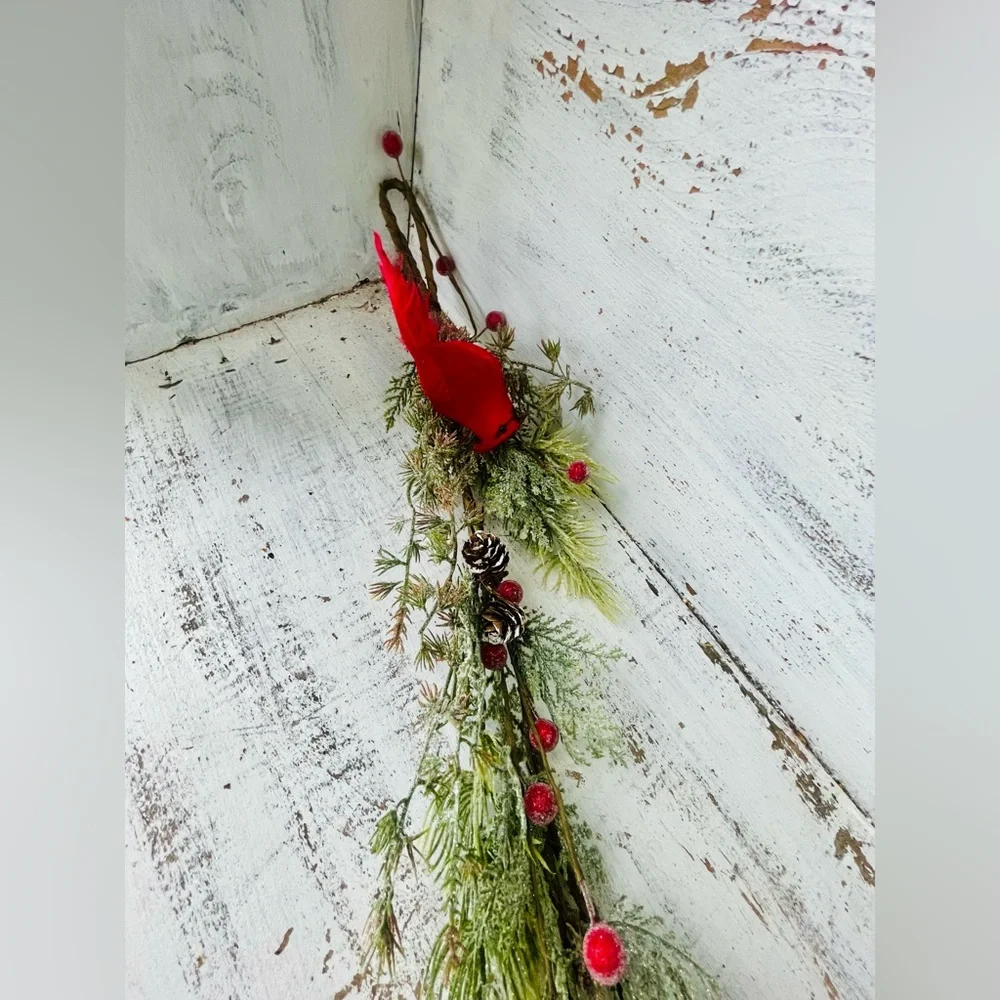 Icy Pine & Sugar Berry Cardinal Garland